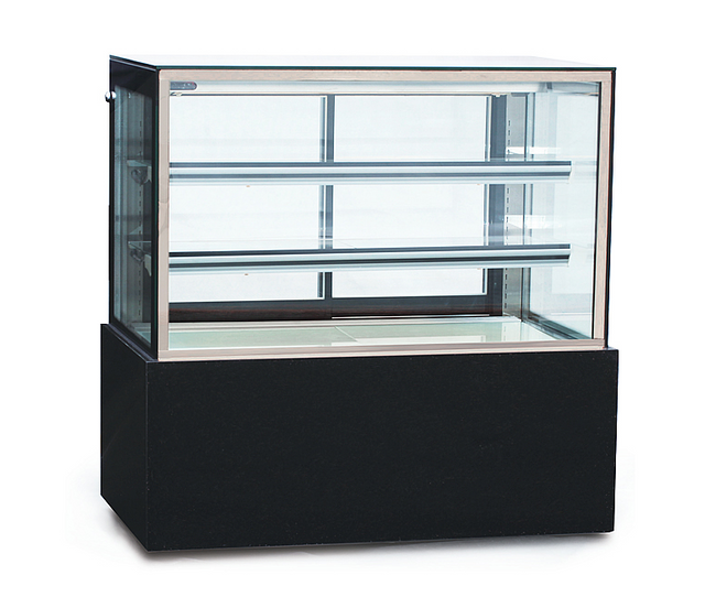 Kaupallinen kakkun&auml;yttely